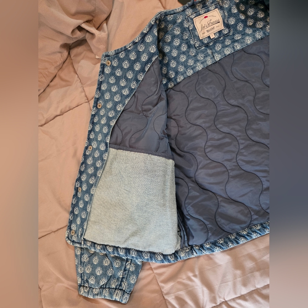 Levi's Premium Blue Quilted Floral-Print Jacket SizeL NWT - Picture 4 of 16